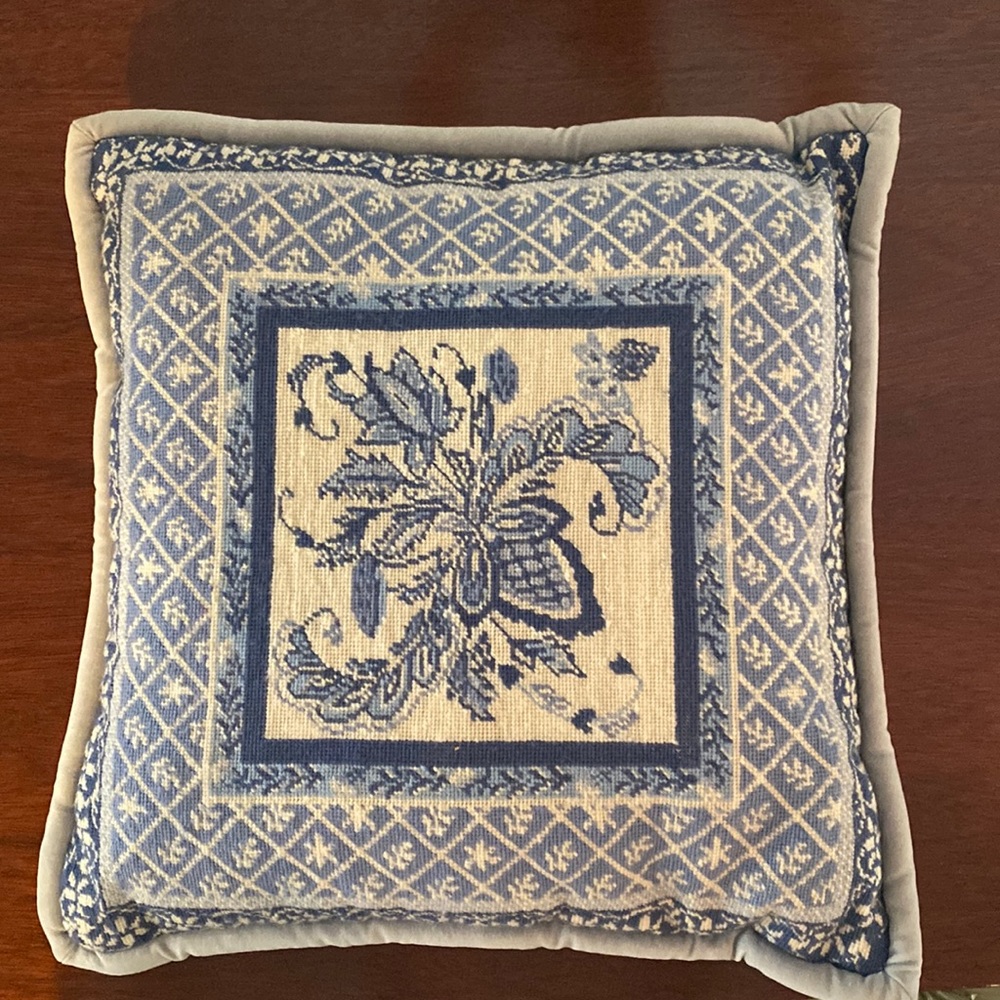 Decorative pillow